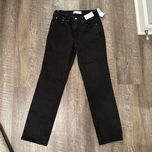 Abercrombie & Fitch The 90’s Straight Mid-Rise Black Denim Jeans (short)